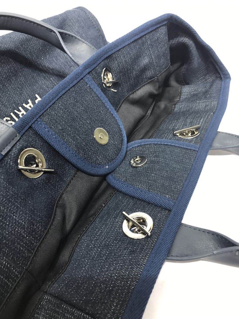 Ch**el shopping bags